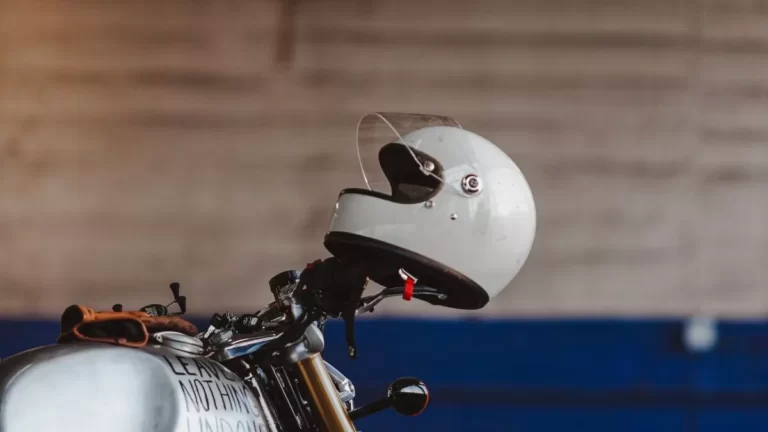How to Choose the Perfect Motorcycle Helmet: A Guide for Riders